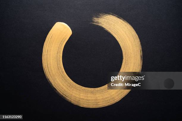 gold colored sumi circle - feng shui stock pictures, royalty-free photos & images