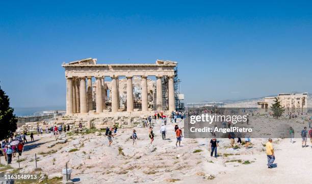 back side of the acropolis - acrópole imagens e fotografias de stock