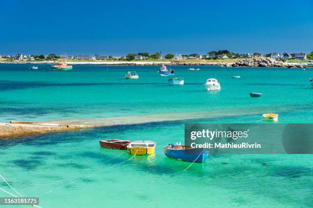 les caraïbes de bretagne en été : les vacances à la plage - finistere stock pictures, royalty-free photos & images