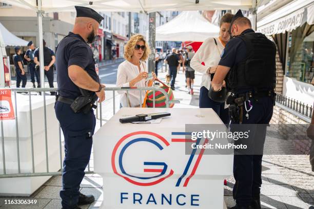 Checkpoint Area Police Checkpoint Canada Photos and Premium High Res Pictures - Getty ...
