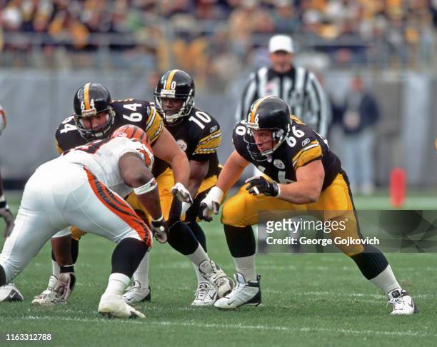 Offensive lineman Alan Faneca of the Pittsburgh Steelers blocks as quarterback Kordell Stewart takes the football from center Jeff Hartings during a...