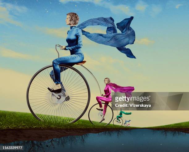 vélo à l'infini - fantasy female photos et images de collection