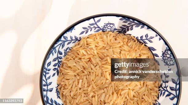 brown rice - se stockfoto's en -beelden