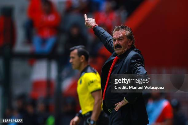 Ricardo La Volpe coach of Toluca gives instructions during the 1st round match between Toluca and Queretaro as part of the Torneo Apertura 2019 Liga...
