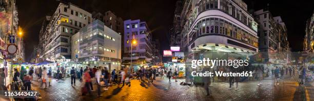 sham shui po street market at night, hong kong, china - 360 images stockfoto's en -beelden