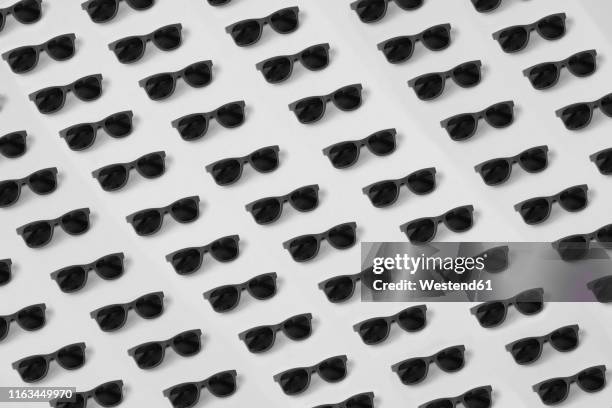 illustrazioni stock, clip art, cartoni animati e icone di tendenza di seamless sunglasses, black and white - rappresentare