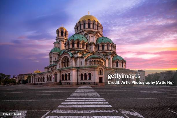 sunrise view of the st. alexander nevsky cathedral, sofia, bulgaria - sofia imagens e fotografias de stock