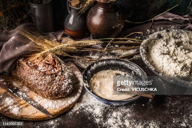 bowl with sourdough bread sour on rustic table - pain au levain photos et images de collection
