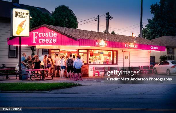 frostie freeze stand at dusk #2 - frostie stock pictures, royalty-free photos & images