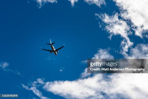 airplane flying over maui - higher return stock pictures, royalty-free photos & images