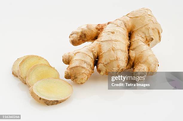 studio shot of fresh ginger - ginger stock-fotos und bilder