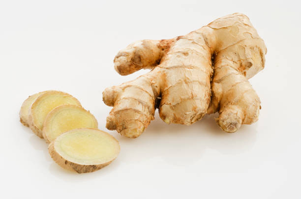 studio shot of fresh ginger - ginger (zingiber officinale) stock pictures, royalty-free photos & images