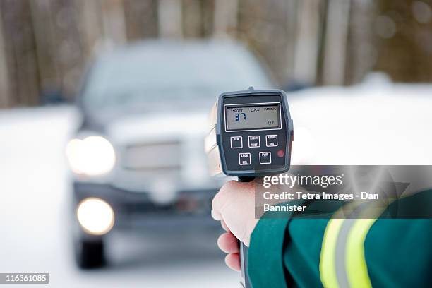 canada, alberta, traffic officer holding speed gun - lasergun stockfoto's en -beelden