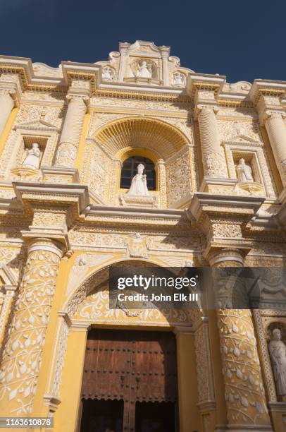 la merced church in antigua, guatemala - ruina antigua stock pictures, royalty-free photos & images