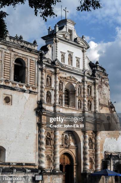 guatemala, antigua, san francisco church in antigua, guatemala - ruina antigua stock pictures, royalty-free photos & images