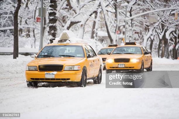 usa, new york city, yellow cabs on snowy street - yellow taxi fotografías e imágenes de stock