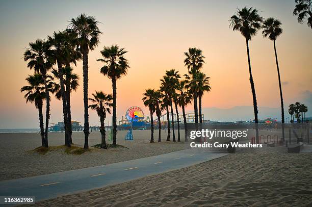 usa, california, santa monica pier at sunset - santa monica imagens e fotografias de stock