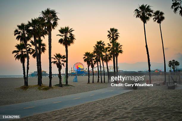 usa, california, santa monica pier at sunset - santa monica 個照片及圖片檔