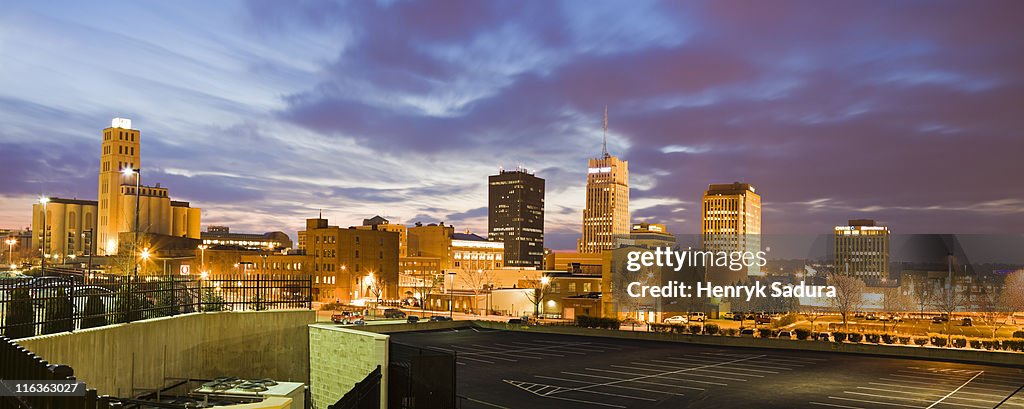 USA, Ohio, Akron, Cityscape at dusk