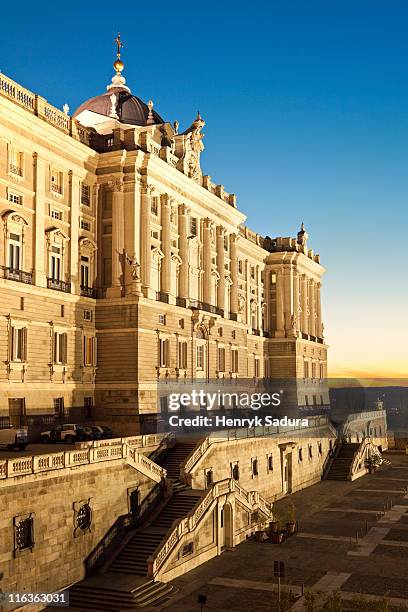 spain, madrid, palacio real - koninklijk paleis van madrid stockfoto's en -beelden