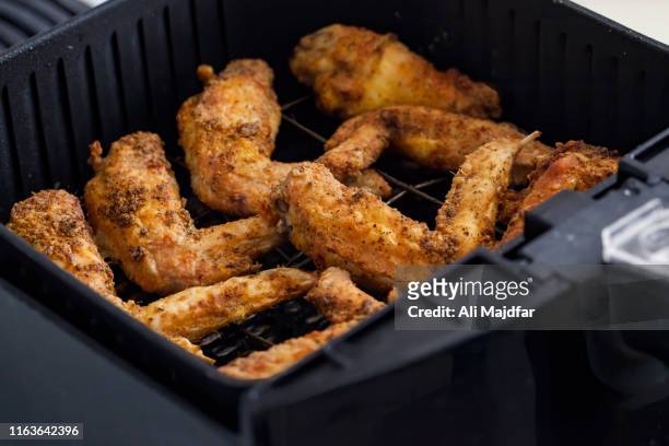 air fried chicken - chicken wings stock-fotos und bilder