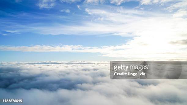 hot-air balloon ride in australia to see the scenery above the clouds - hot air balloon australia stockfoto's en -beelden