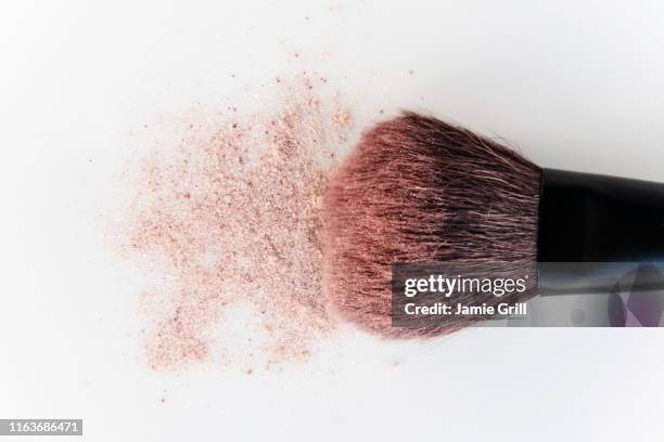 blush brush with pink blush - make up brush stock pictures, royalty-free photos & images