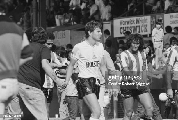 English professional footballer Clive Allen of Tottenham Hotspur FC leaving the field after a friendly match against Brentford FC, UK, 11th August...