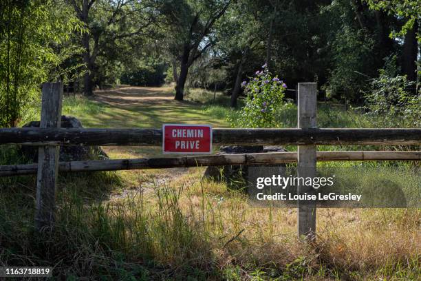 private property sign in french - private property stock pictures, royalty-free photos & images