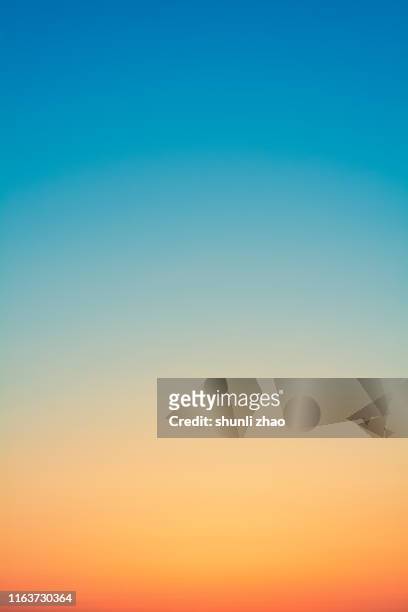 gradual color of the sky at sunset - ora del giorno foto e immagini stock