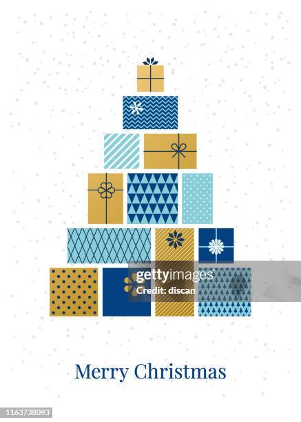 weihnachtsbaum aus geschenkkartons. - christmas present stock-grafiken, -clipart, -cartoons und -symbole