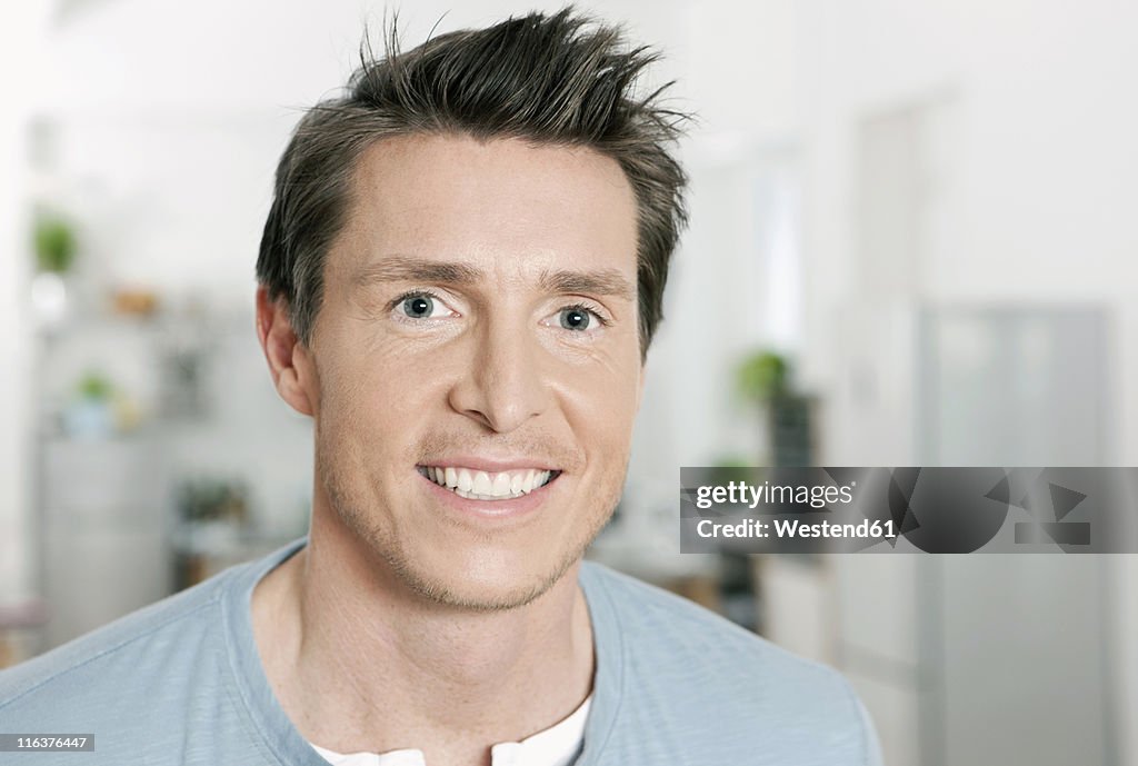 Germany, Cologne, Portrait of mid adult man