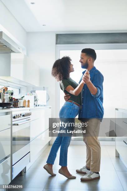 cocinar alimenta el fuego de la pasión - couples making passionate love fotografías e imágenes de stock