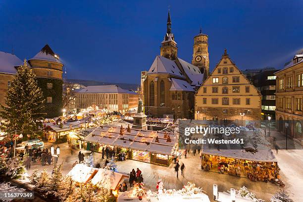 germany, baden-württemberg, stuttgart, view of market in christmas at night - stuttgart duitsland stockfoto's en -beelden