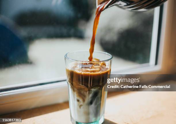 iced coffee - chocolate swirls foto e immagini stock