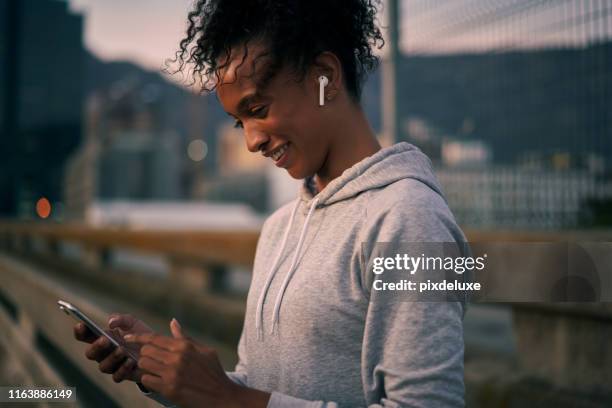 replying to my texts before running - in ear headphones stock pictures, royalty-free photos & images