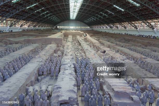 die terrakotta-armee in china - terracotta army stock-fotos und bilder