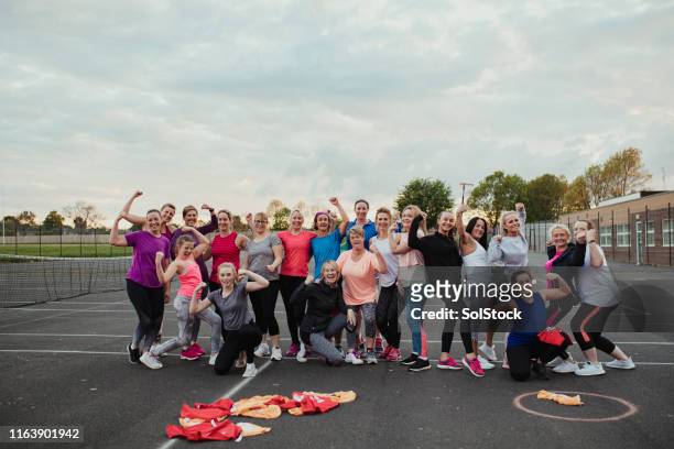 netball team group photo - organized group photo stock pictures, royalty-free photos & images