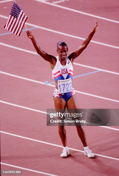 Jackie Joyner-Kersee of the United States waves the stars and stripes flag after winning the Women's Heptathlon competition on 2nd August 1992 during...