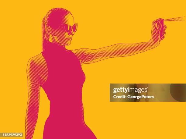 stockillustraties, clipart, cartoons en iconen met sterke vrouw met behulp van peperspray voor zelfverdediging - zelfverdediging