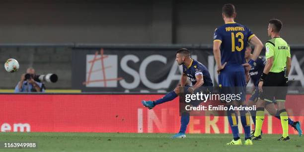Miguel Veloso of Hellas Verona scores his goal during the Serie A match between Hellas Verona and Bologna FC at Stadio Marcantonio Bentegodi on...