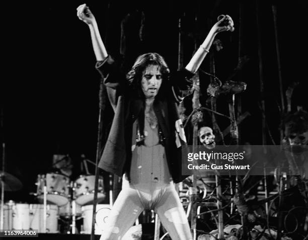 American singer, songwriter, and actor Alice Cooper, circa 1975.