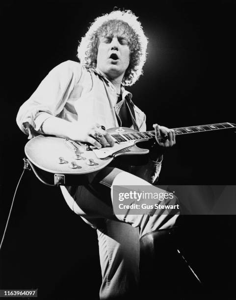 British rock music vocalist, songwriter, guitarist and keyboard player John Miles performs on stage, circa 1975.