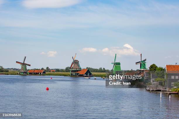 netherlands famous wind mills, zaanse schans windmills - zaanse schans stock-fotos und bilder
