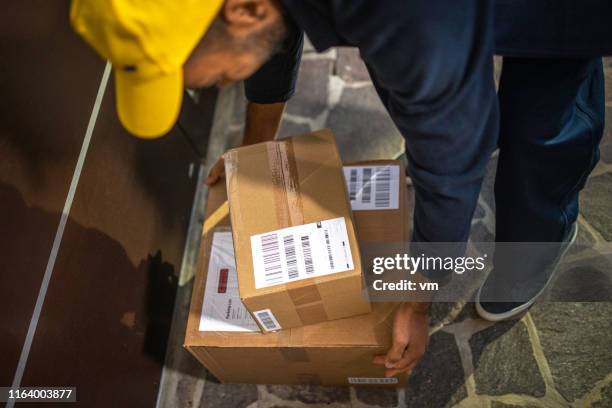 home delivery - home delivery stock pictures, royalty-free photos & images