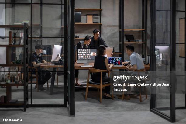 chinese photographers working in studio - photo editor stock pictures, royalty-free photos & images