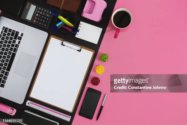 overhead view of office supply items - knolling tools stock pictures, royalty-free photos & images