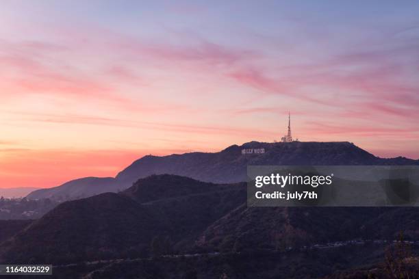 romantische hemel boven mount lee - hollywood hills los angeles stockfoto's en -beelden