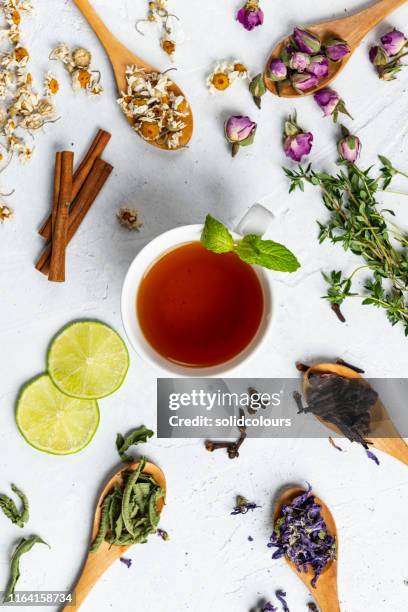 té de hierbas - comida flores fotografías e imágenes de stock