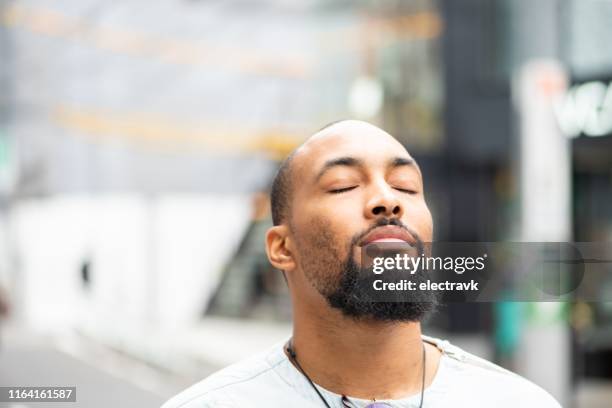 ein moment der gelassenheit - winterdepression stock-fotos und bilder